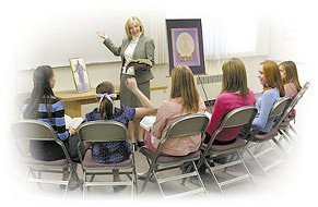 Lady teaching Spiritual Classes and Workshops​